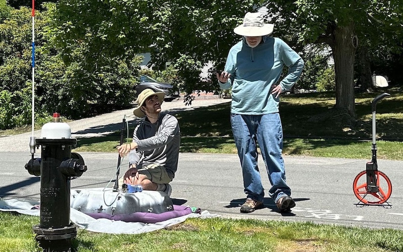 HEET personnel measure gas leaks